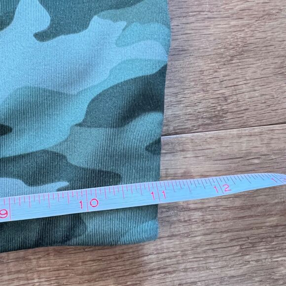 PINK Ultimate Victoria's Secret Sports Bra Size XS Camo Green Ultimate Unlined - Picture 4 of 7